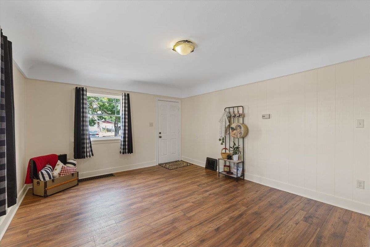 Property Photo:  724 E Broad Ave  WA 99207 