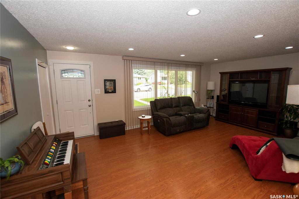 Property Photo: 1614 8th Avenue N SK S7K 2X9