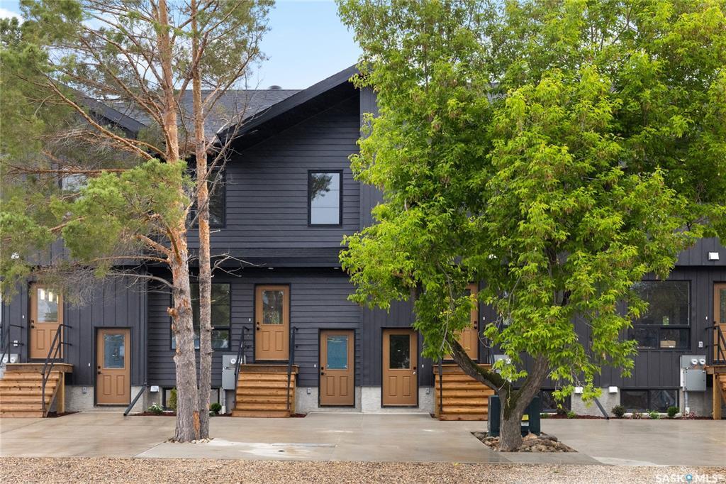 Property Photo:  75 3rd Avenue 2 A/B  SK S0G 3C0 