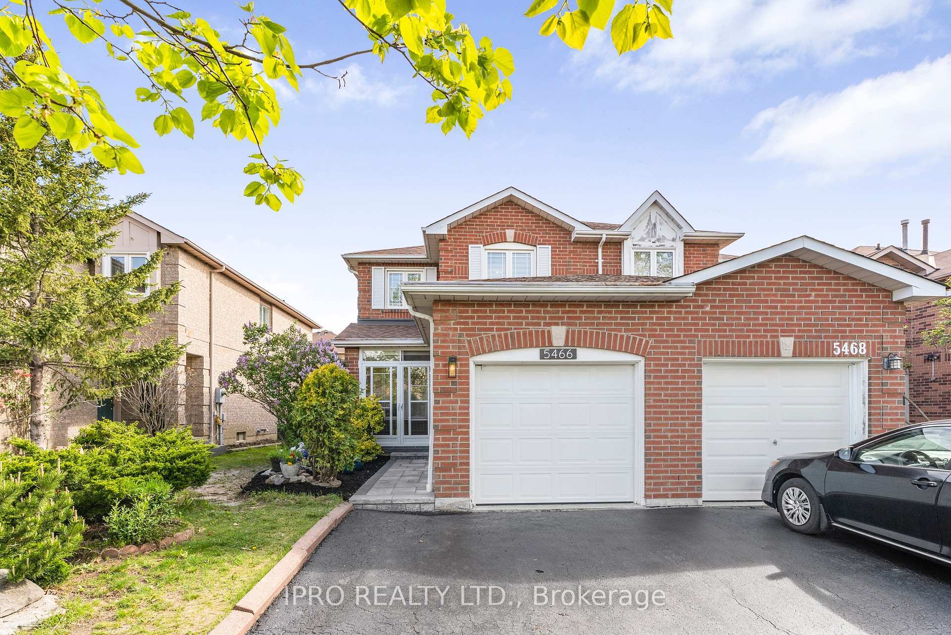 Property Photo: 5466 Bullrush Drive ON L5V 1Z1