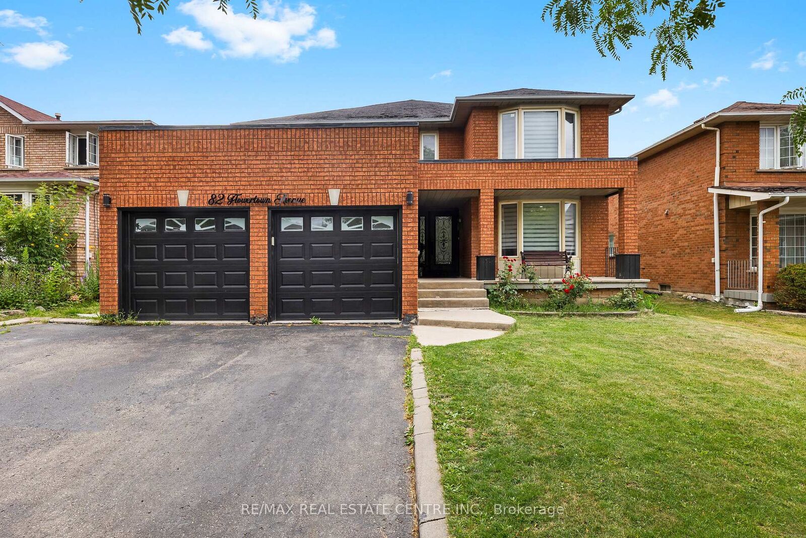 Photo de la propriété:  82 Flowertown Avenue  ON L6X 2K7 