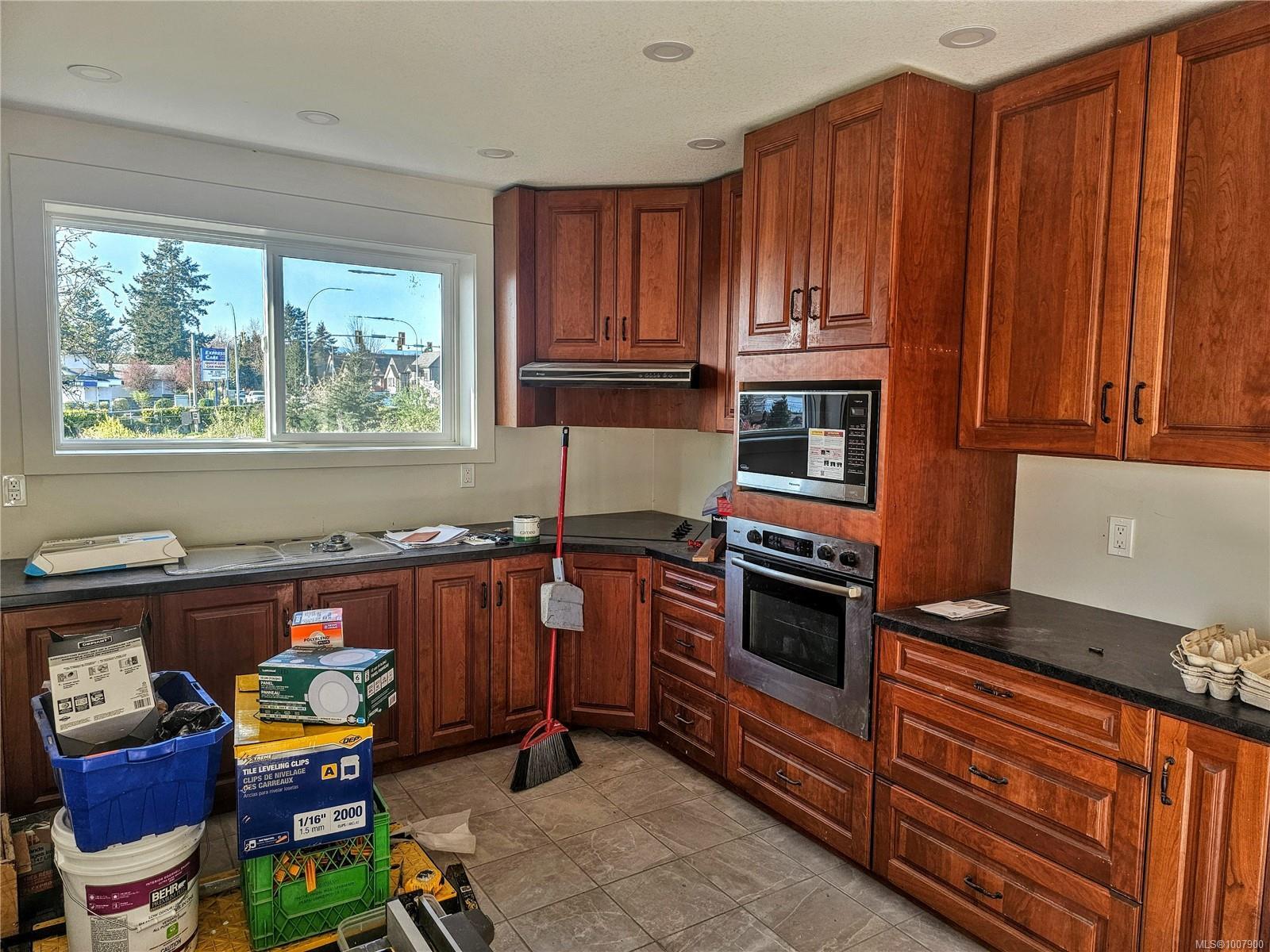 Property Photo: 495 Nicol St BC V9R 4T5