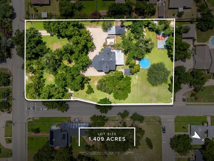 Property Photo: 1220 W Lake Drive TX 76574