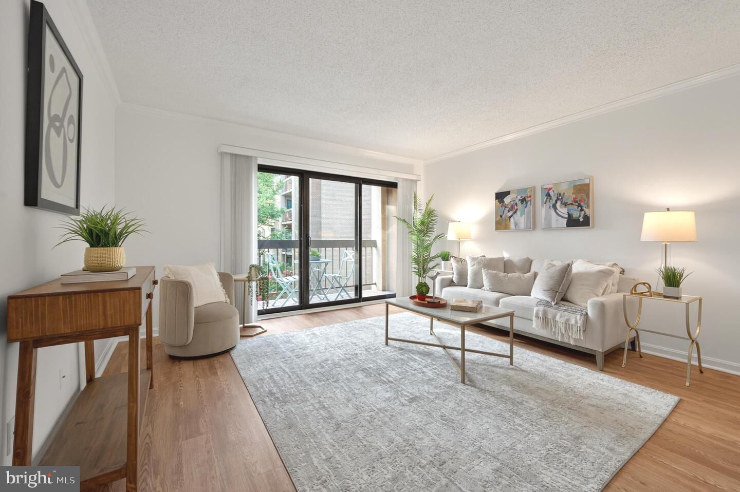 Property Photo: 803 N Howard Street 333 VA 22304