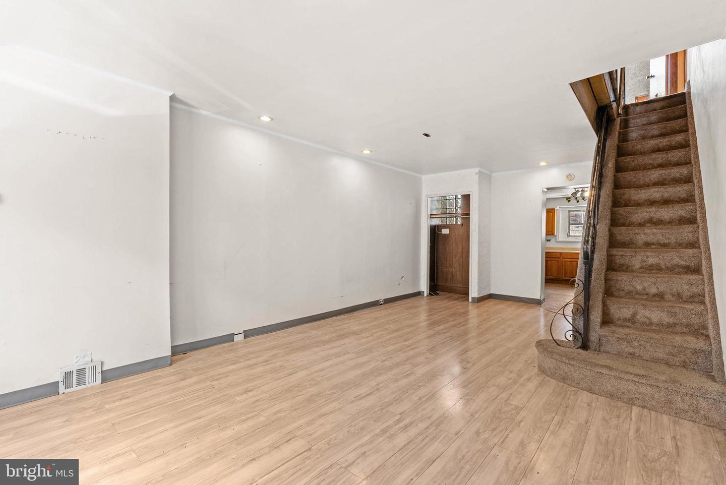Property Photo: 2422 S Iseminger Street PA 19148
