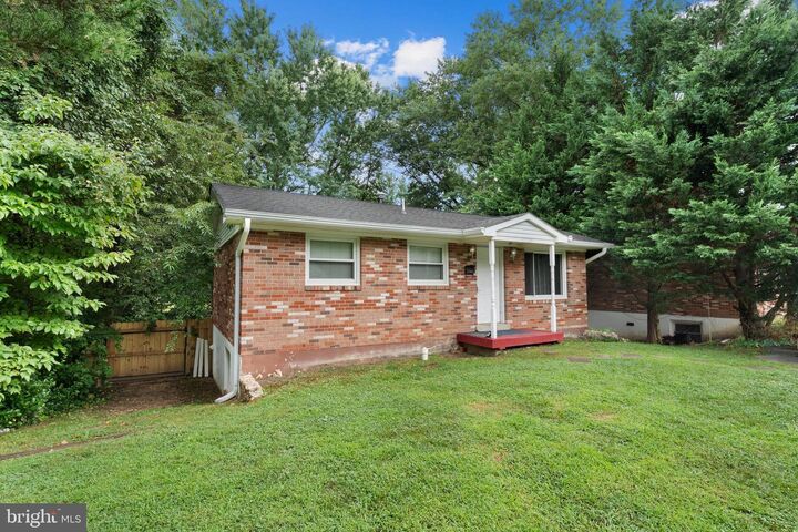 Property Photo: 13209 Hawthorn Lane VA 22193