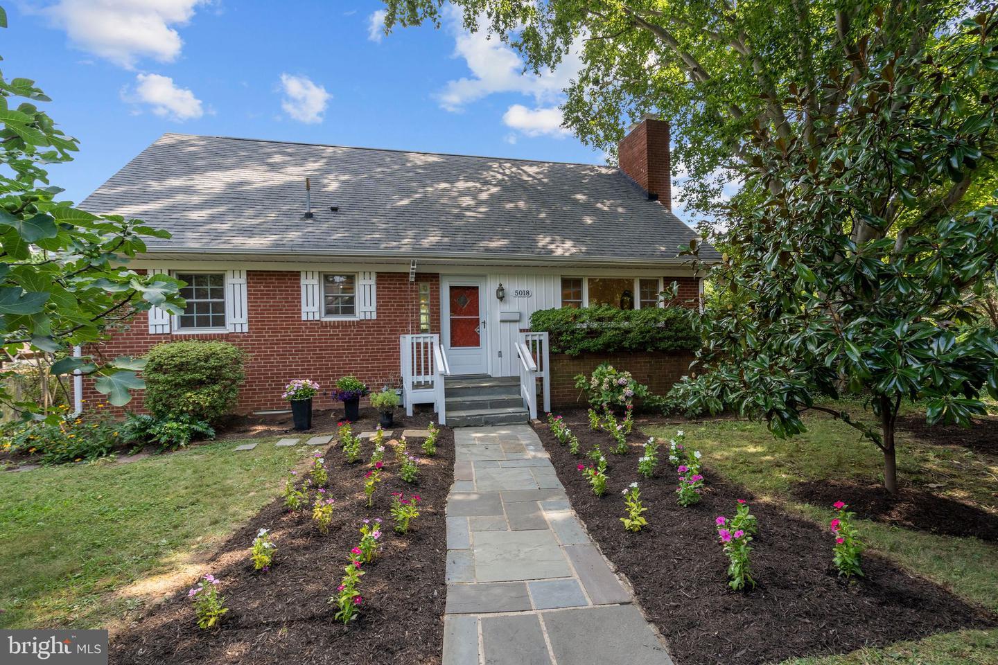 Property Photo: 5018 11th Street N VA 22205