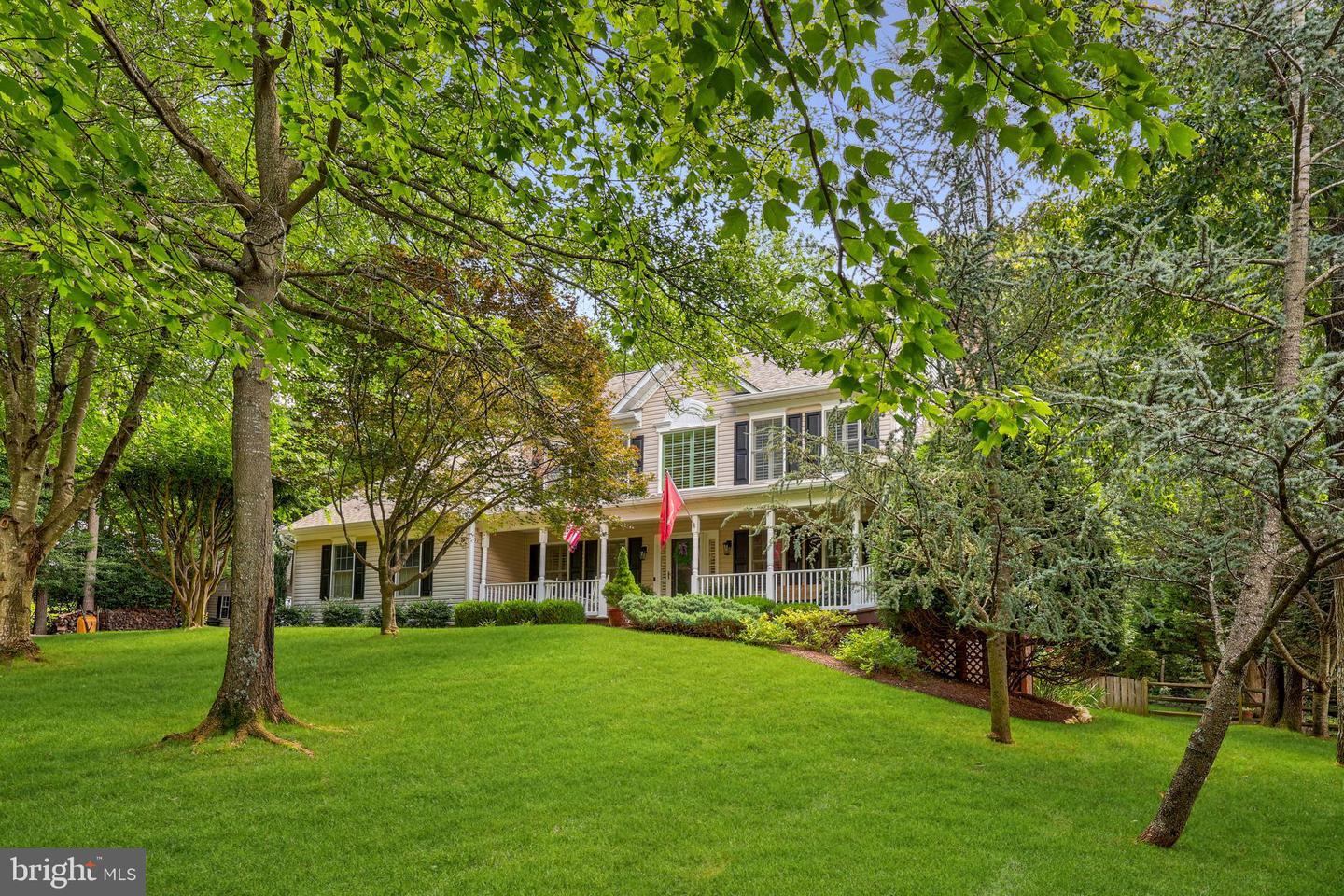 Property Photo: 6843 Lochmere Drive VA 20112