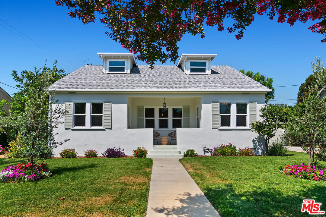 Property Photo:  913 N Clybourn Ave  CA 91505 