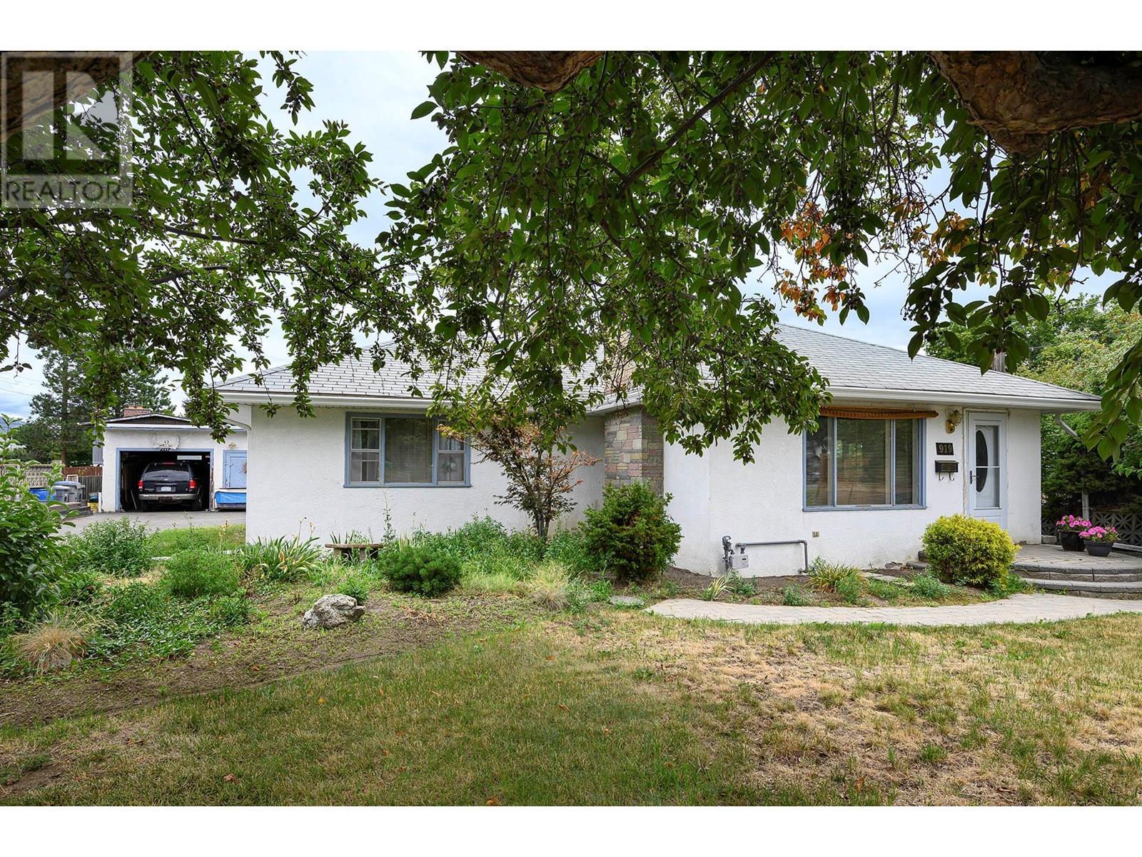 Property Photo: 919 Schreiner Street BC V2B 5V8