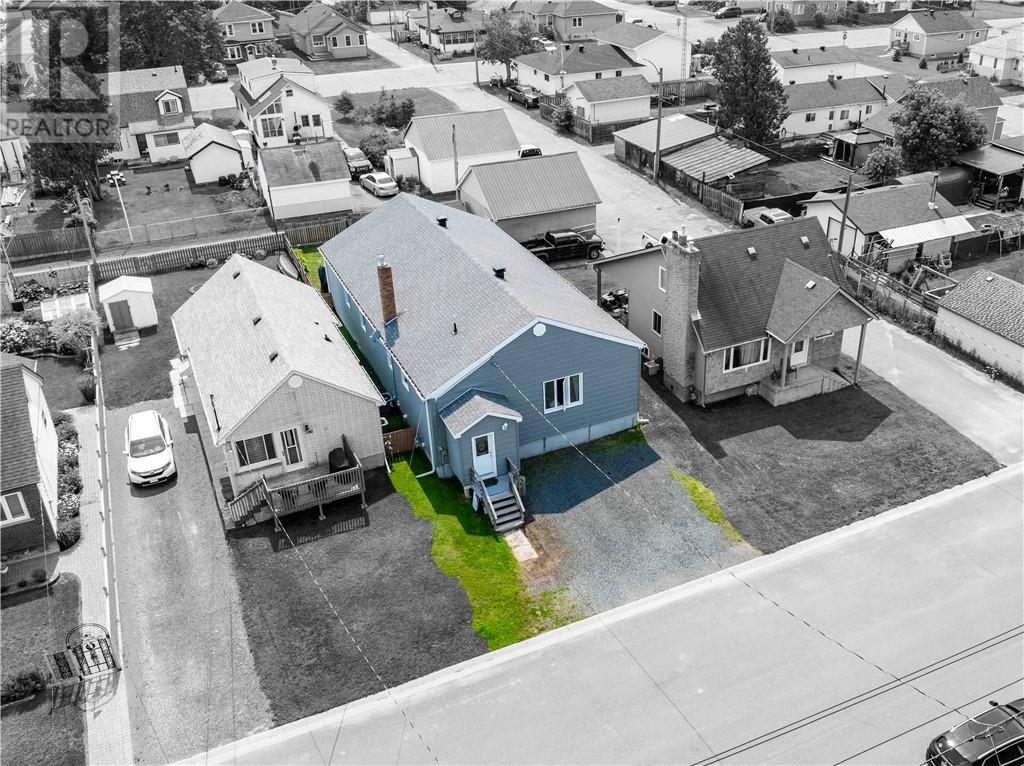 Property Photo: 39 Vaughan ON P0M 1H0