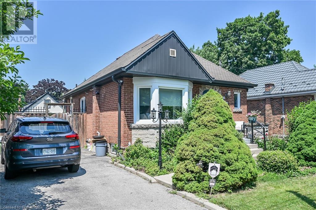 Property Photo: 118 East 6th Street ON L9A 3C2