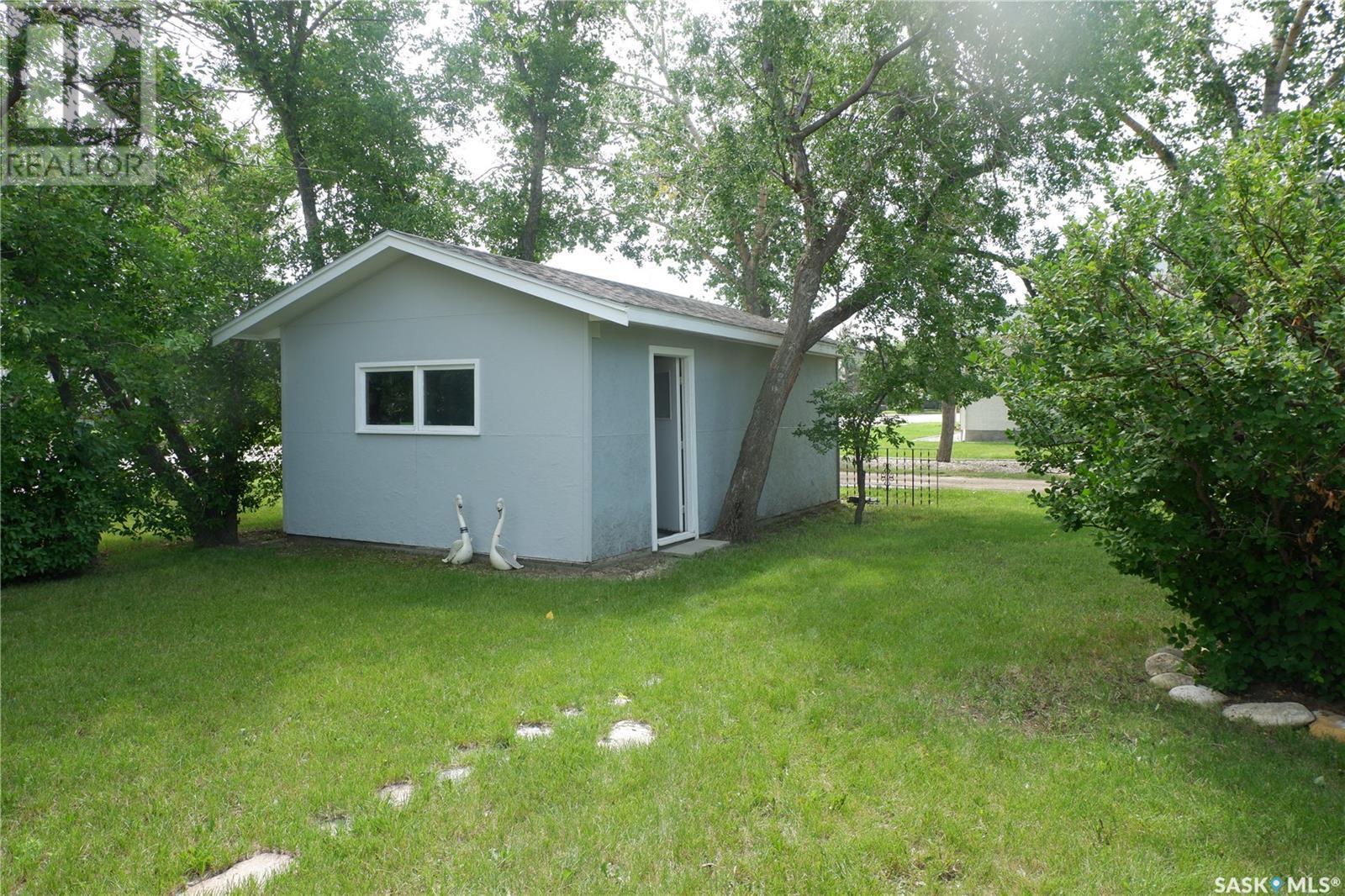 Property Photo: 260 6th Avenue E SK S0H 1X0