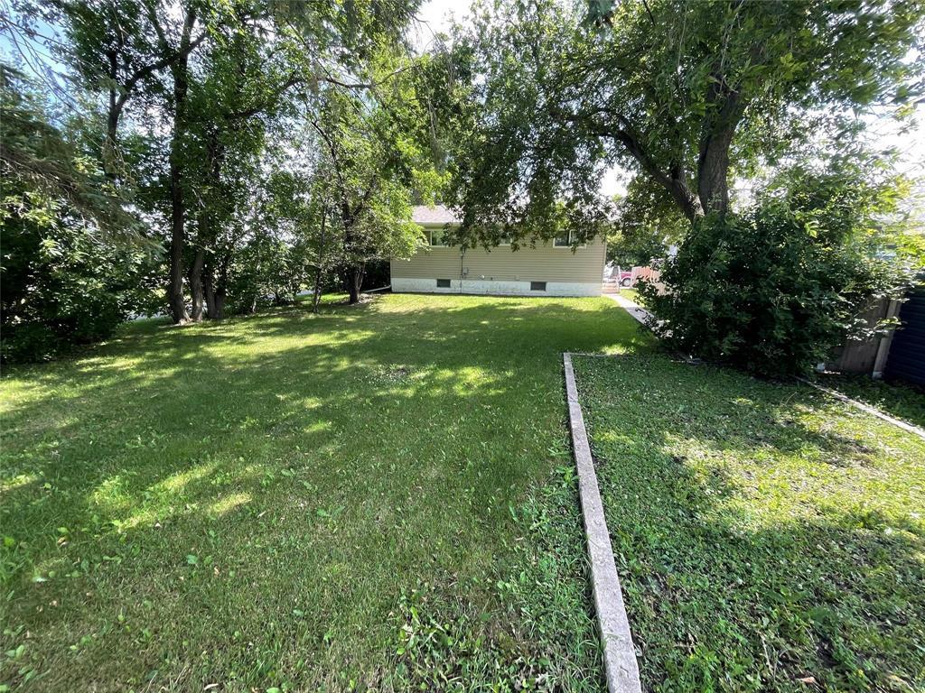 Property Photo: 253 Dufferin Street MB R0K 0H0