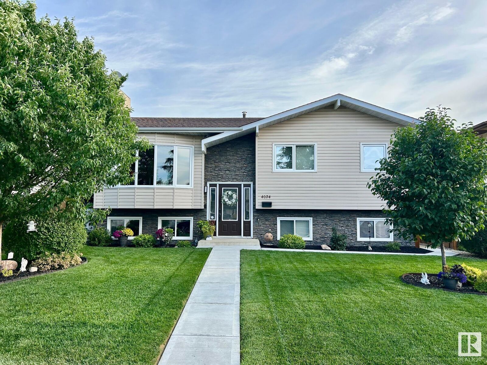 Property Photo: 4024 19 Avenue NW AB T6L 3M7