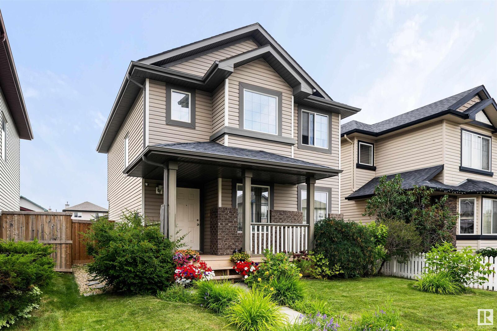 Property Photo: 9210 Scott Lane NW AB T6R 0E7