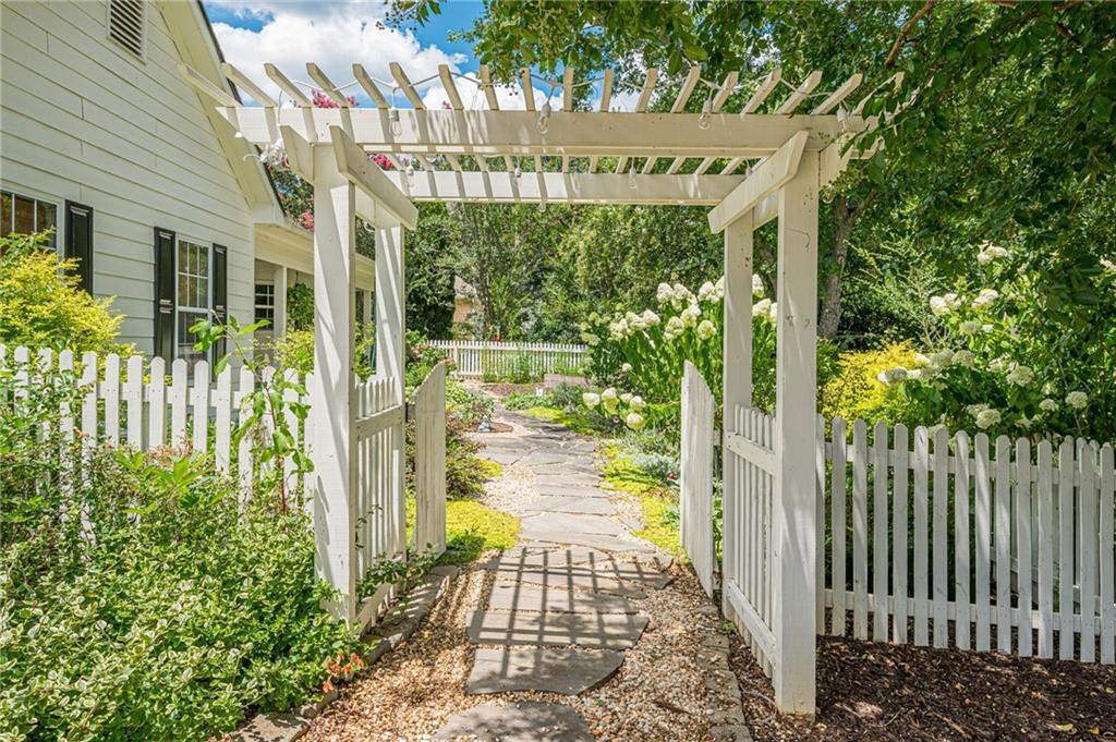 Property Photo: 7820 Silversmith Drive GA 30028
