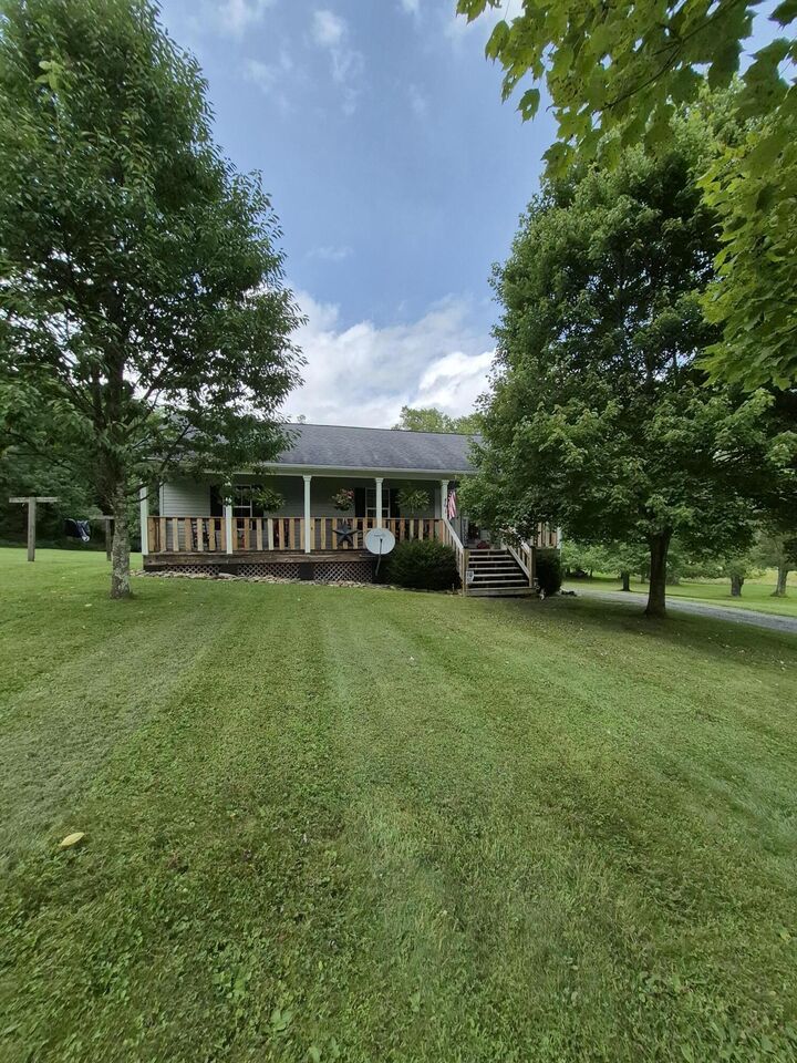 Property Photo:  86 Maple Rock Rd  WV 25976 