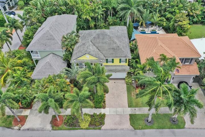 Property Photo:  101 NE 21st St  FL 33305 