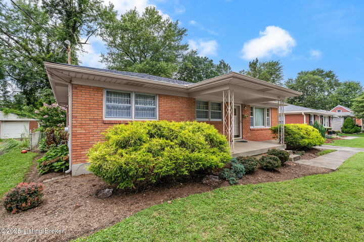 Property Photo: 2512 Coronet Dr KY 40216