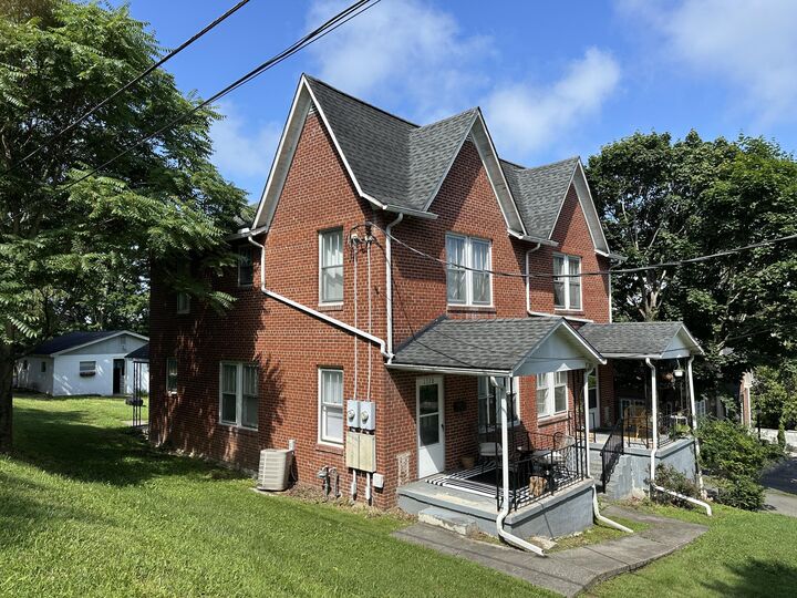 Property Photo:  1726 E Washington St  WV 24901 