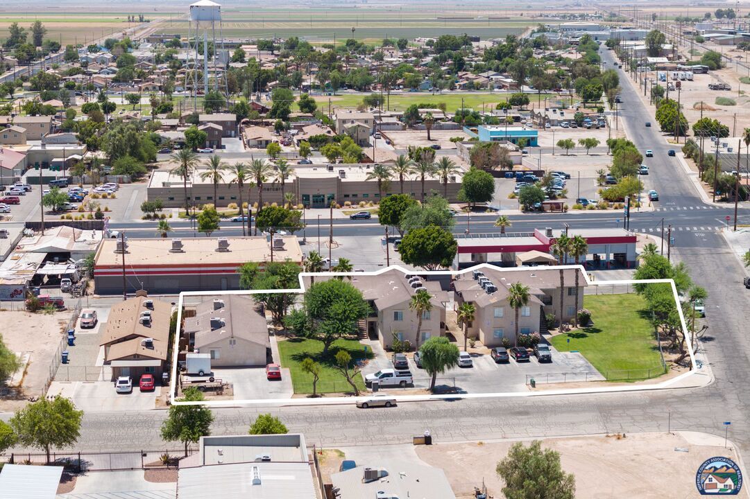 Property Photo: 934 Ea E Ave CA 92227