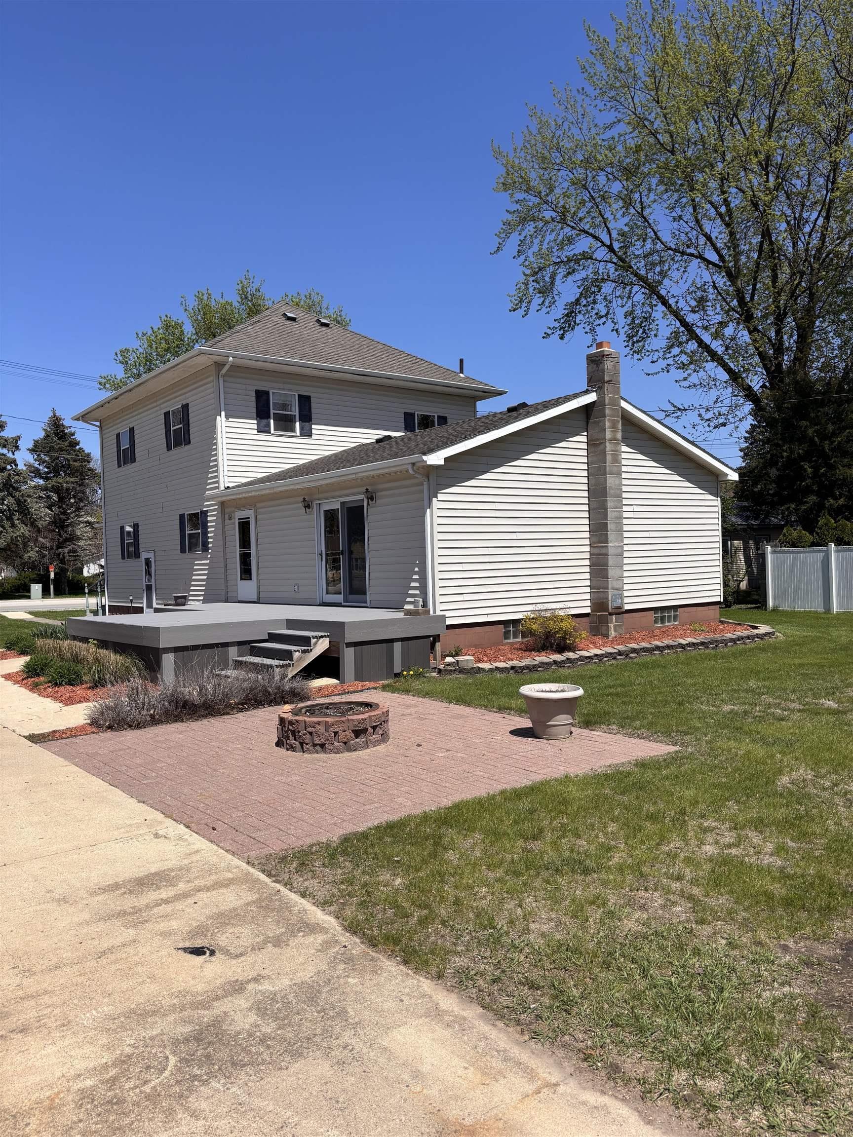 Property Photo:  509 W 1st Street  IA 50674 