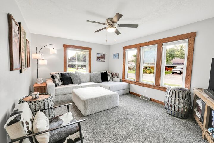 Property Photo: 615 S 8th Avenue W IA 50208