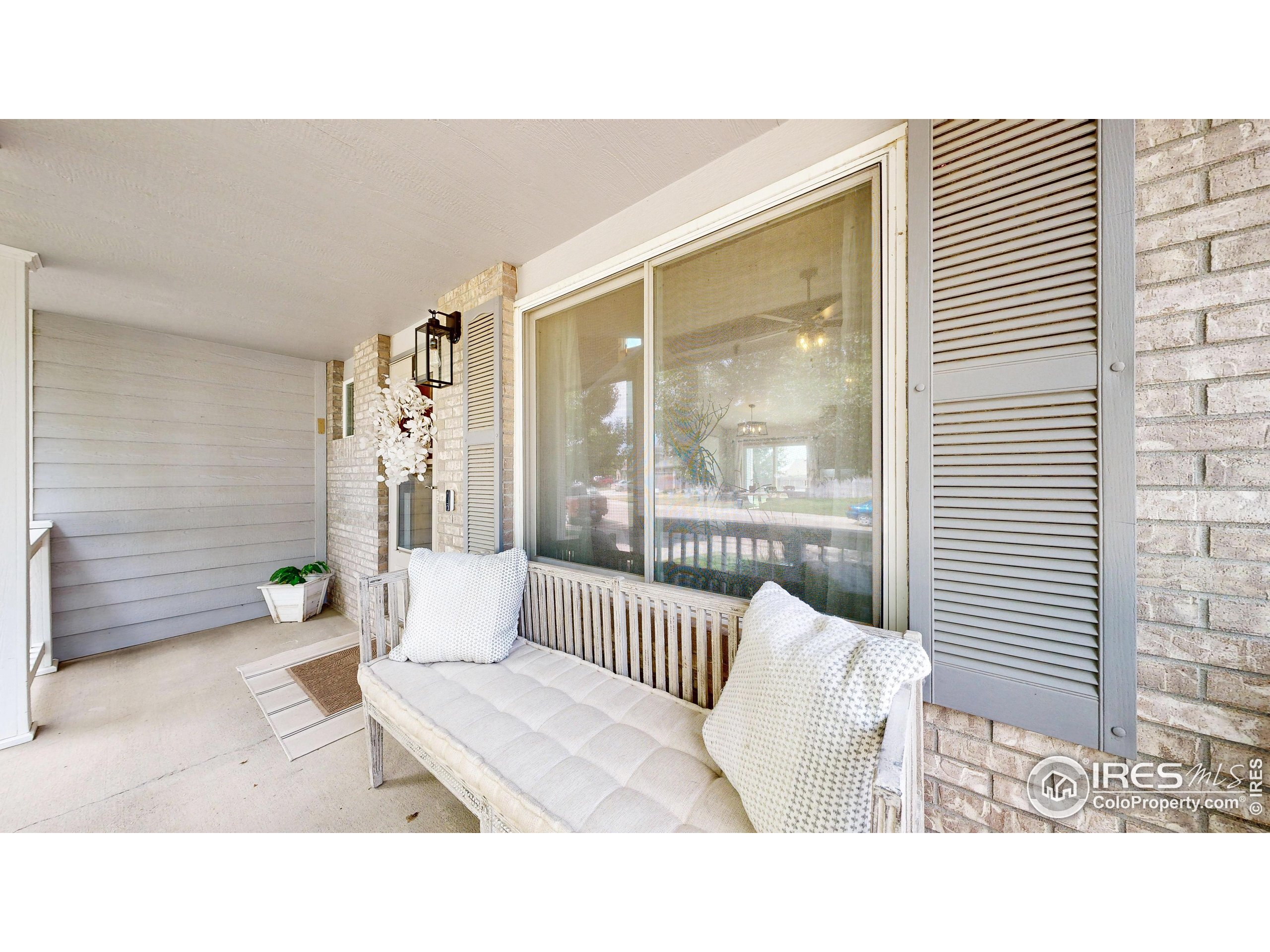 Property Photo:  842 S Carriage Dr  CO 80543 