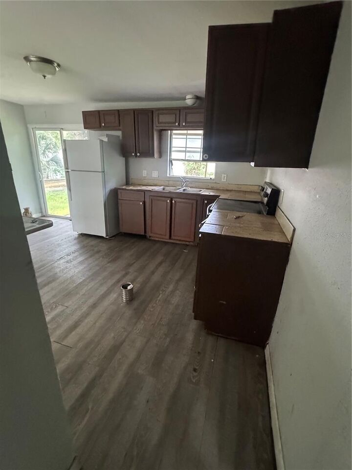 Property Photo: 2310 Azalea Court FL 33815