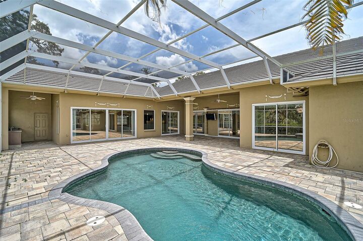 Property Photo:  852 Macewen Drive  FL 34229 