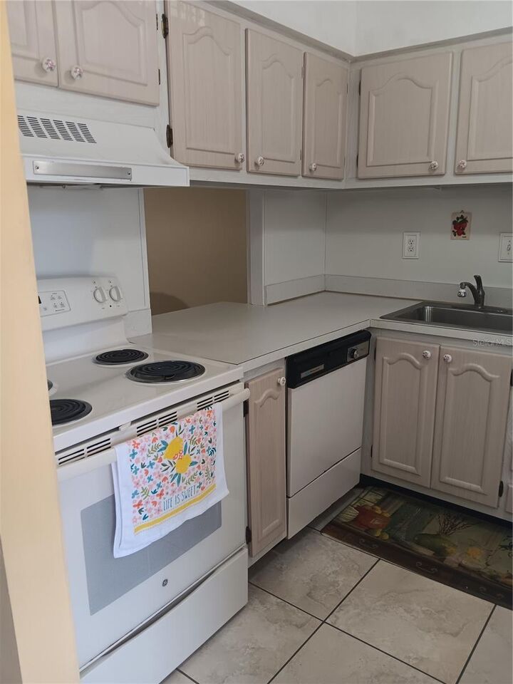 Property Photo: 2806 N Powers Drive 8 FL 32818