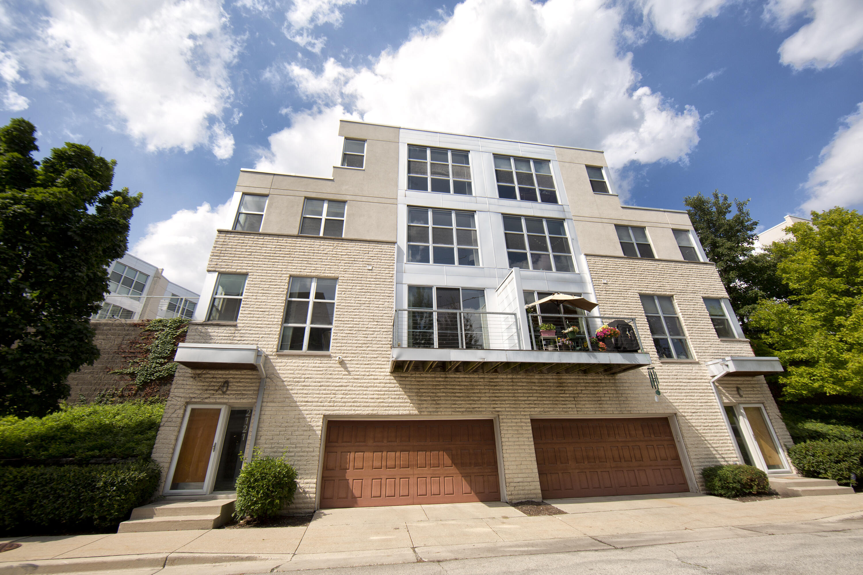Property Photo: 2121 N Riverboat Rd WI 53212