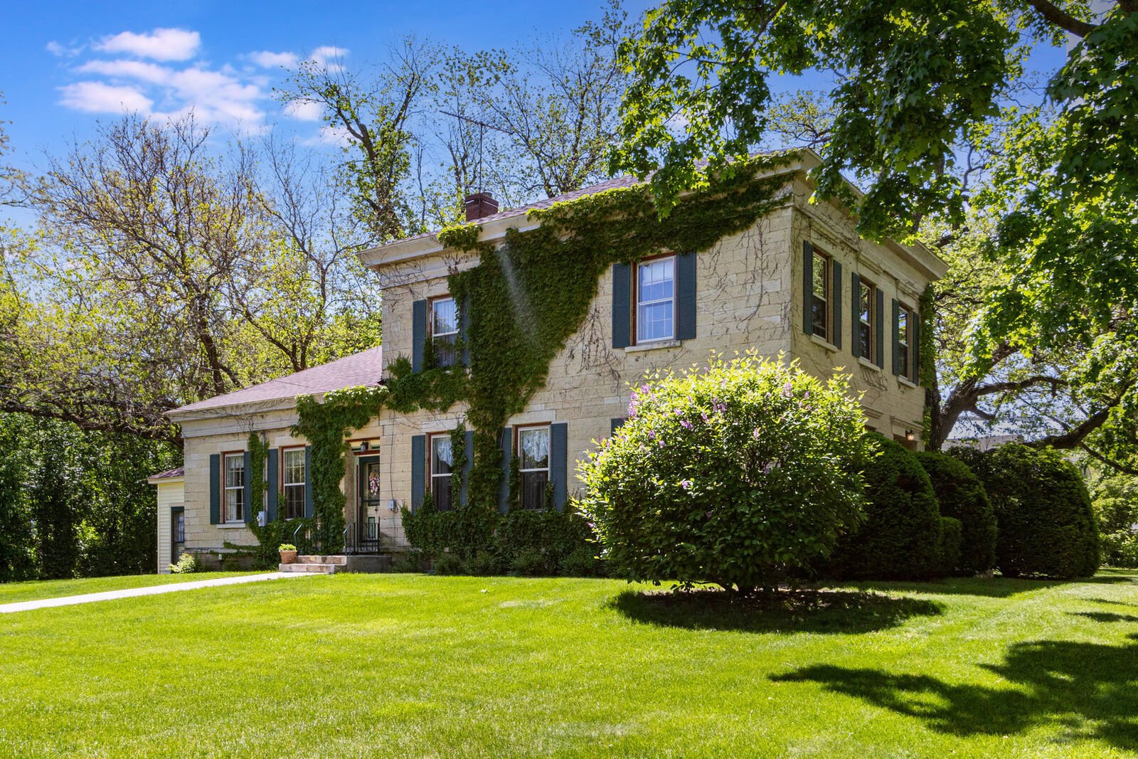 Property Photo:  1006 S Jefferson Street  IL 60441 