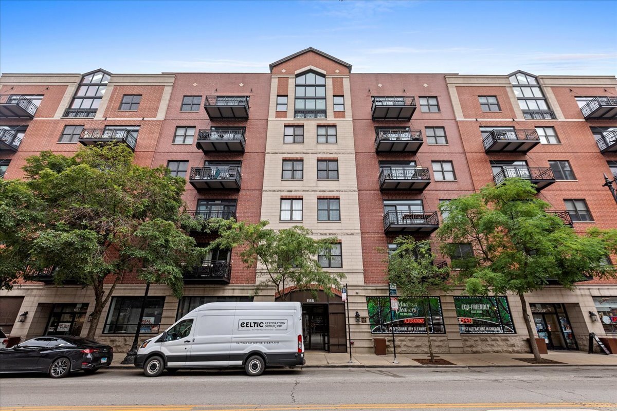 Property Photo: 1155 W Madison Street 603 IL 60607