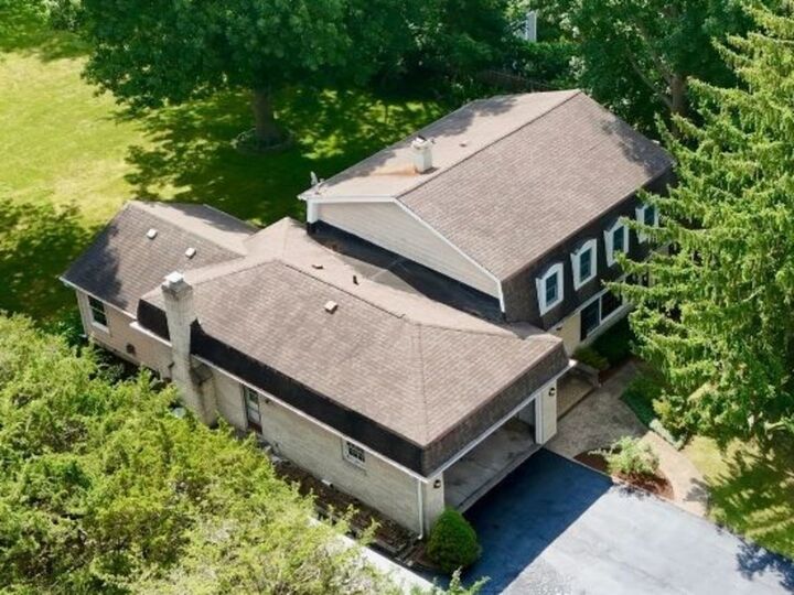 Property Photo:  1960 Pinehurst Court  IL 60048 