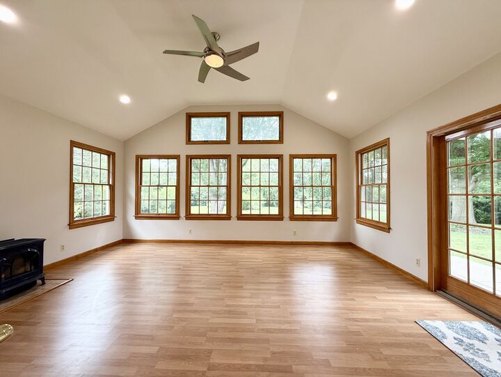 Property Photo: 1960 Pinehurst Court IL 60048
