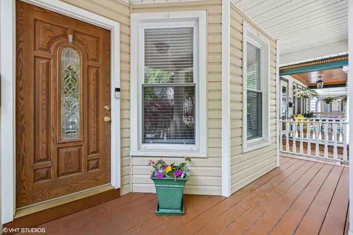 Property Photo:  1513 W Highland Avenue  IL 60660 