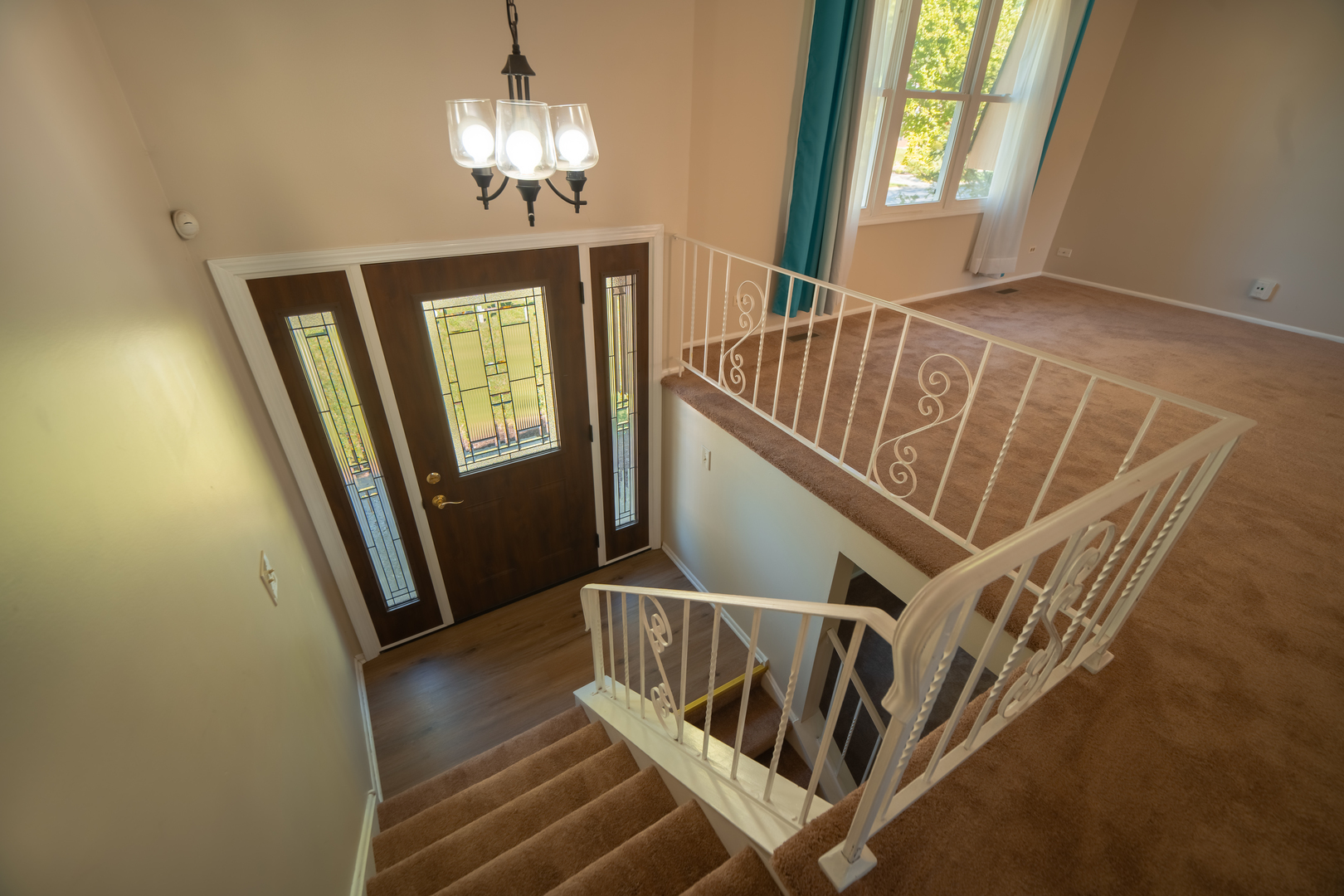 Property Photo: 1302 Oxford Lane IL 60189