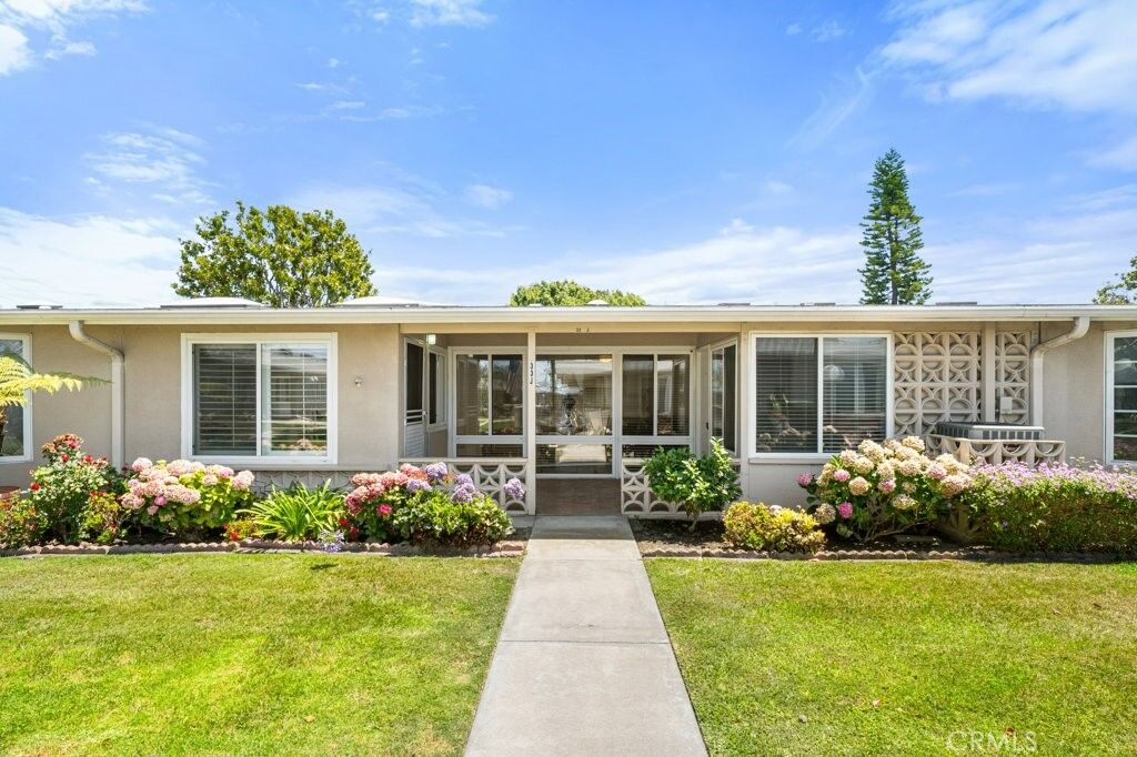 Property Photo:  13271 Del Monte Dr M14-33J  CA 90740 