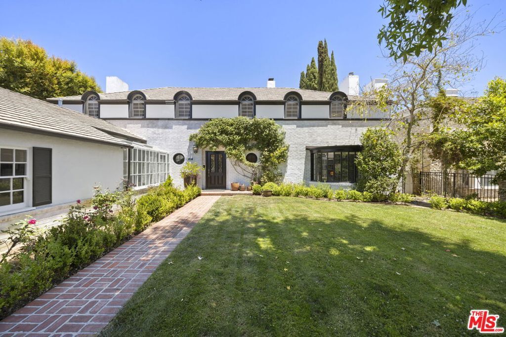 Property Photo:  850 Birchwood Drive  CA 90024 