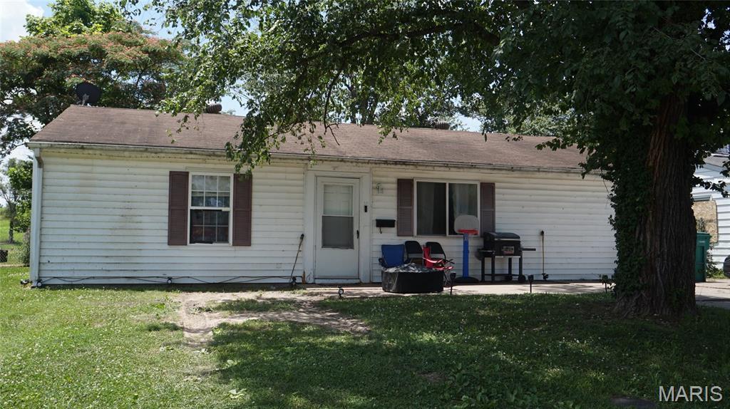Property Photo: 10 Saint Gregory Drive IL 62206