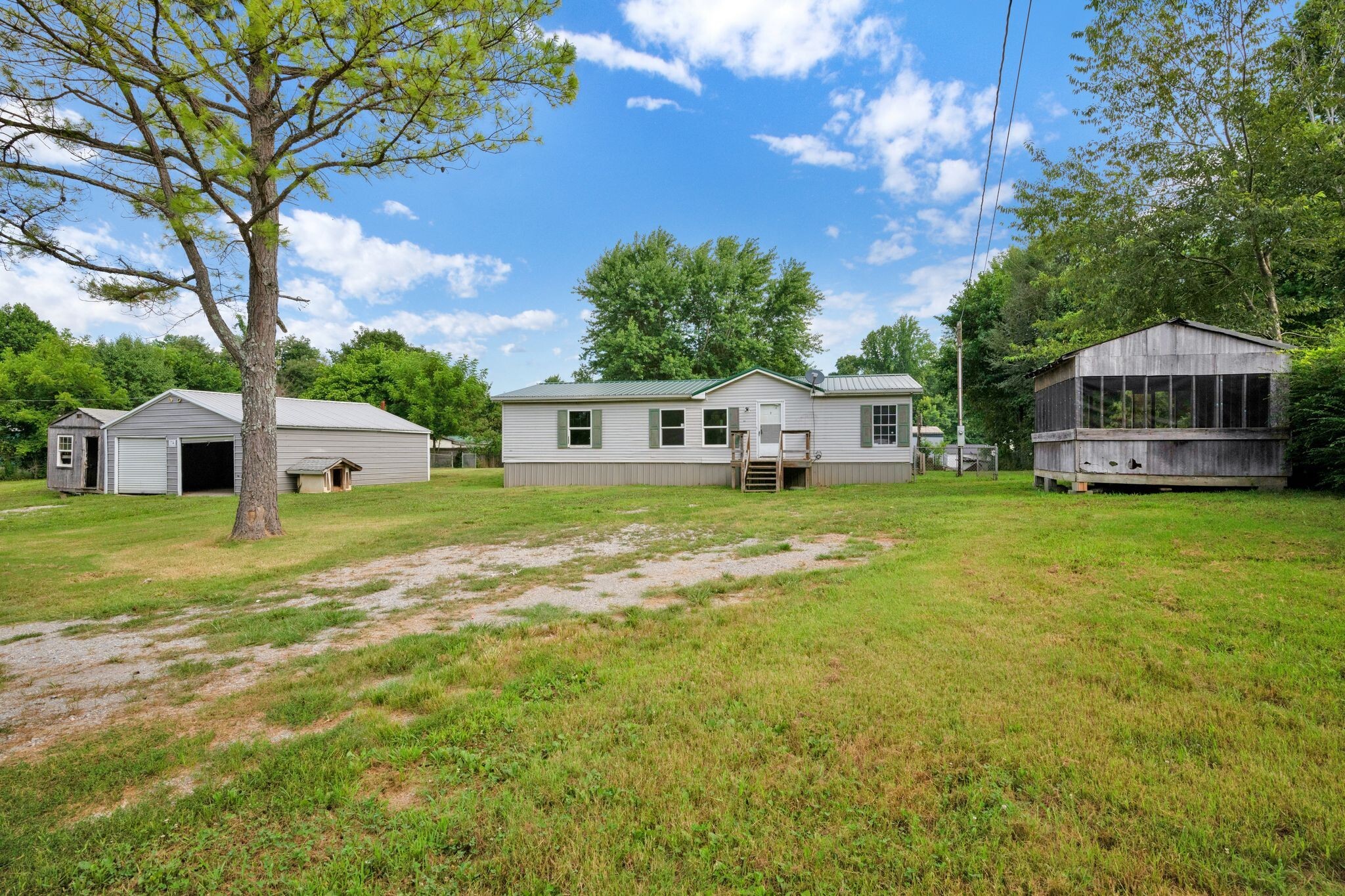 2335 Wayne Rd  Bon Aqua TN 37025 photo