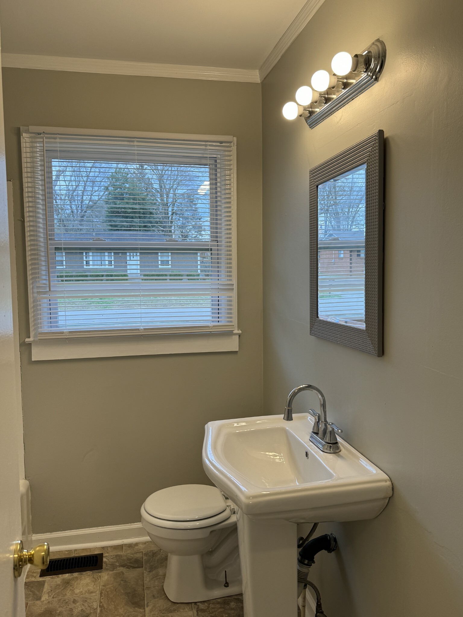 Property Photo: 1018 Lawndale Dr TN 37129