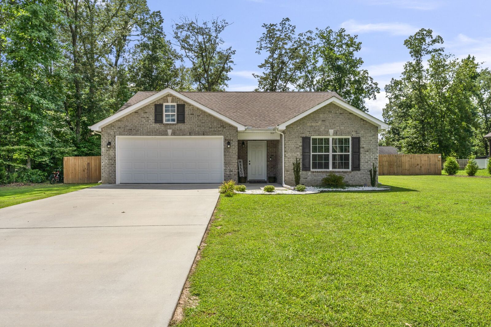 Property Photo:  390 Oak Hollow Rd  TN 37355 