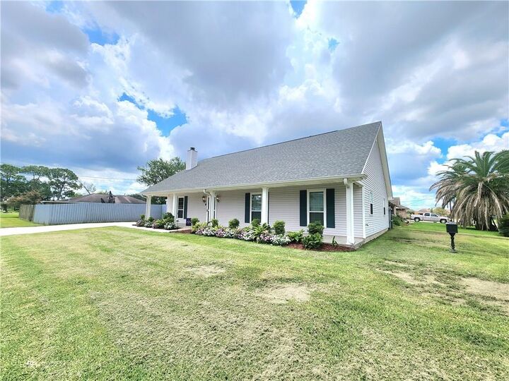 Property Photo: 1301 Ave F LA 70072