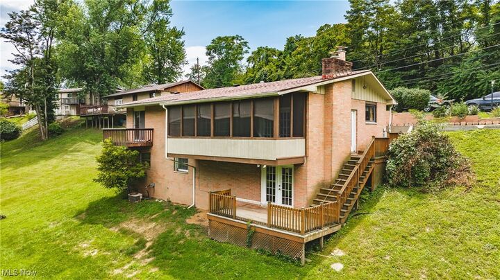 Property Photo: 1047 Lakewood Circle WV 26181