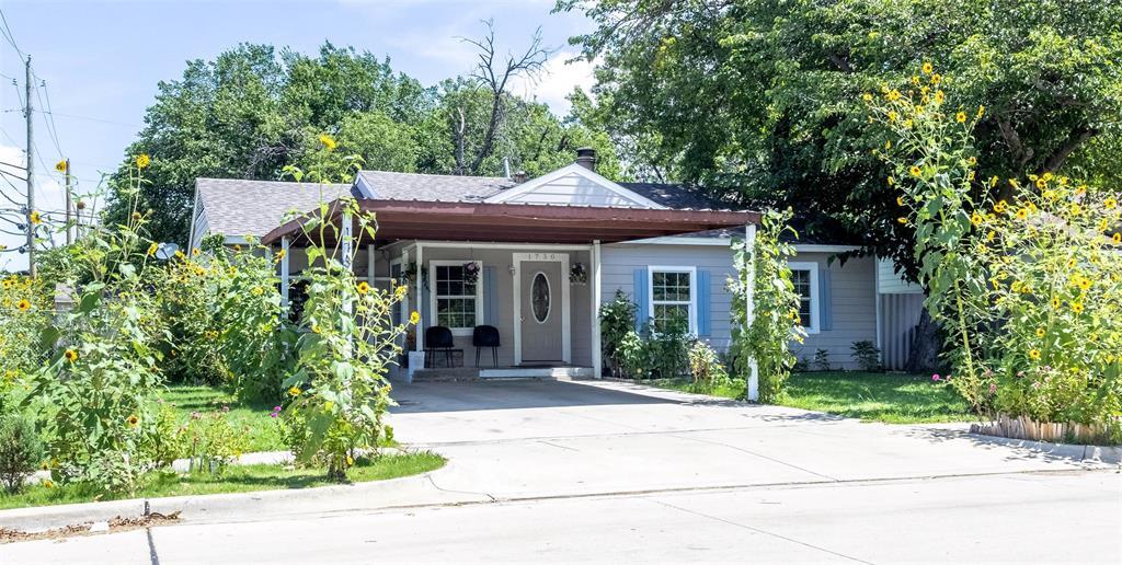 Property Photo: 1730 Biggs Terrace TX 76010