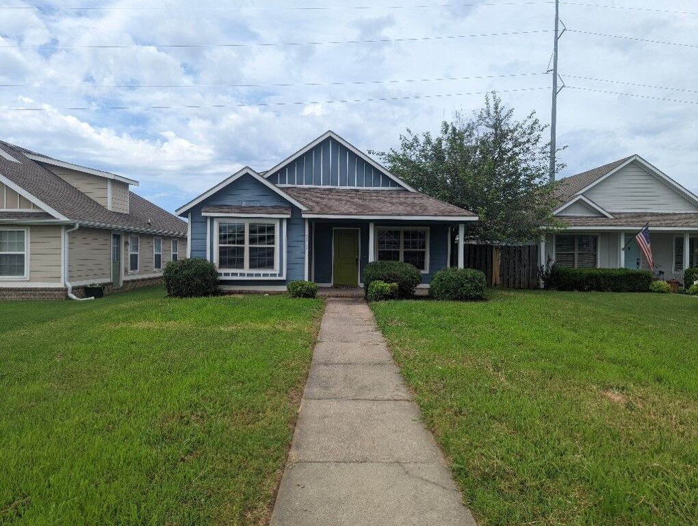 Property Photo: 3912 SW Gibson Avenue AR 72712