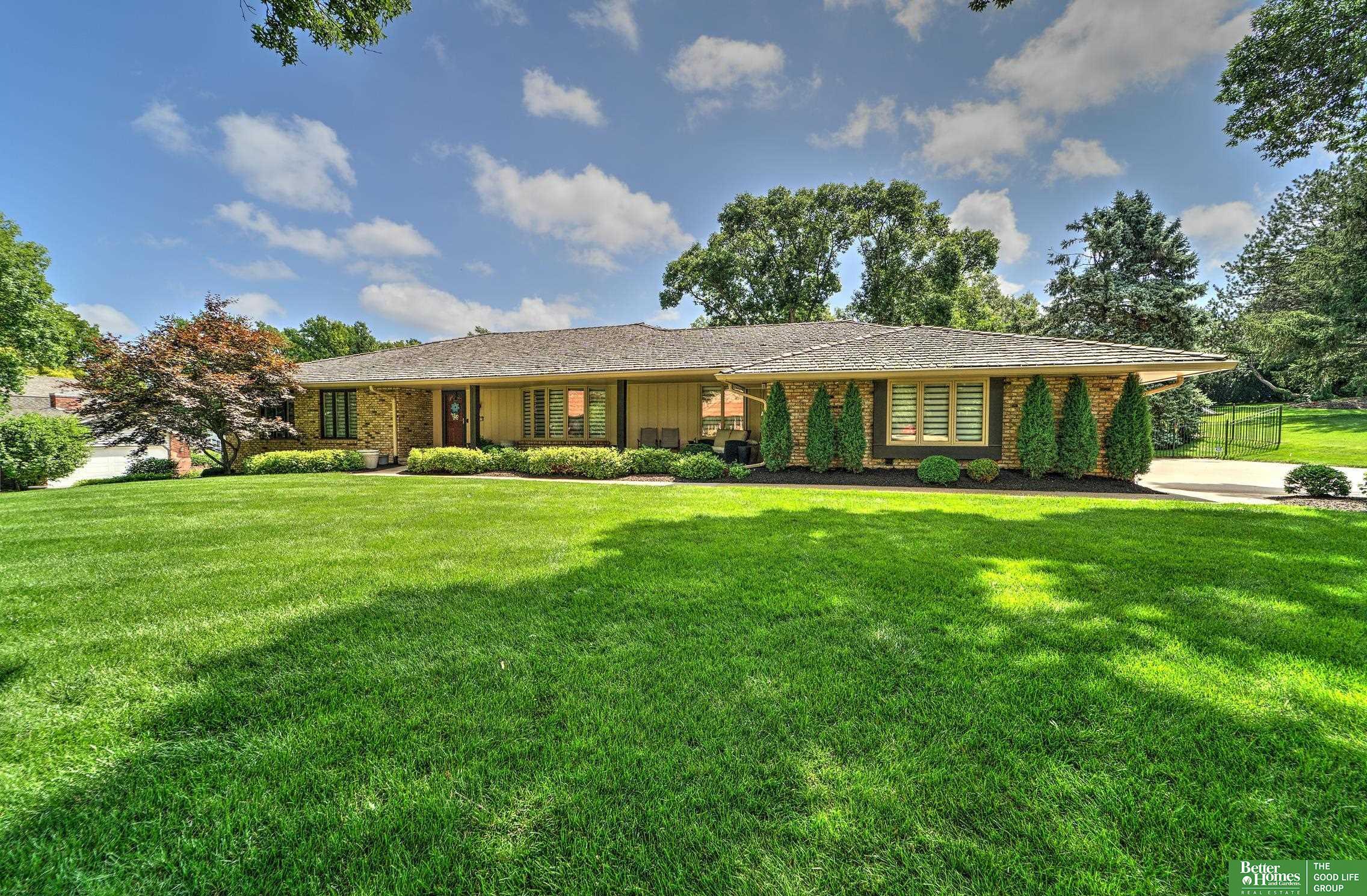 Property Photo: 1215 N 101st Circle NE 68114